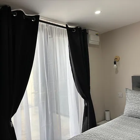 Pensión Small Remote Detached With Private Entrance 3*